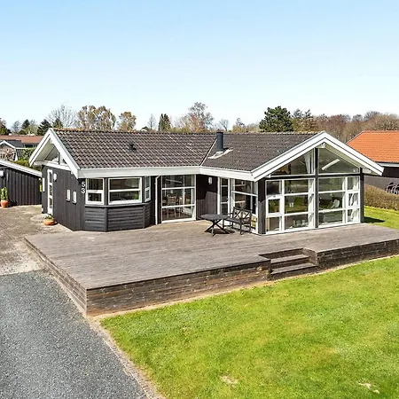 Spacious Retreat With Fjord View - By Traum *