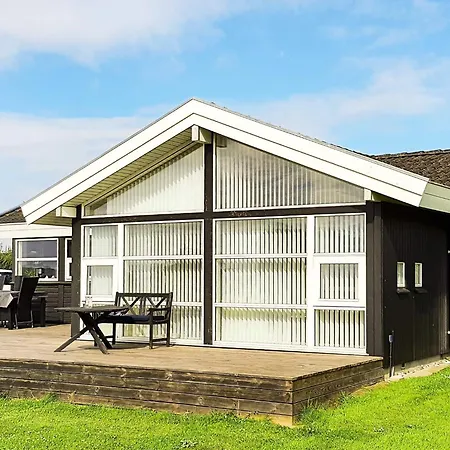 Spacious Retreat With Fjord View - By Traum *