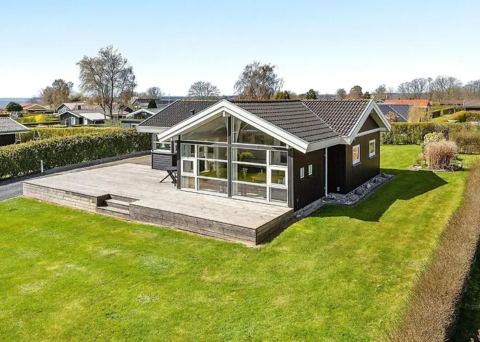 Spacious Retreat With Fjord View - By Traum Egernsund